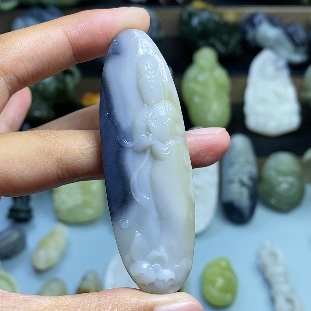 颈饰未镶嵌和田玉游*