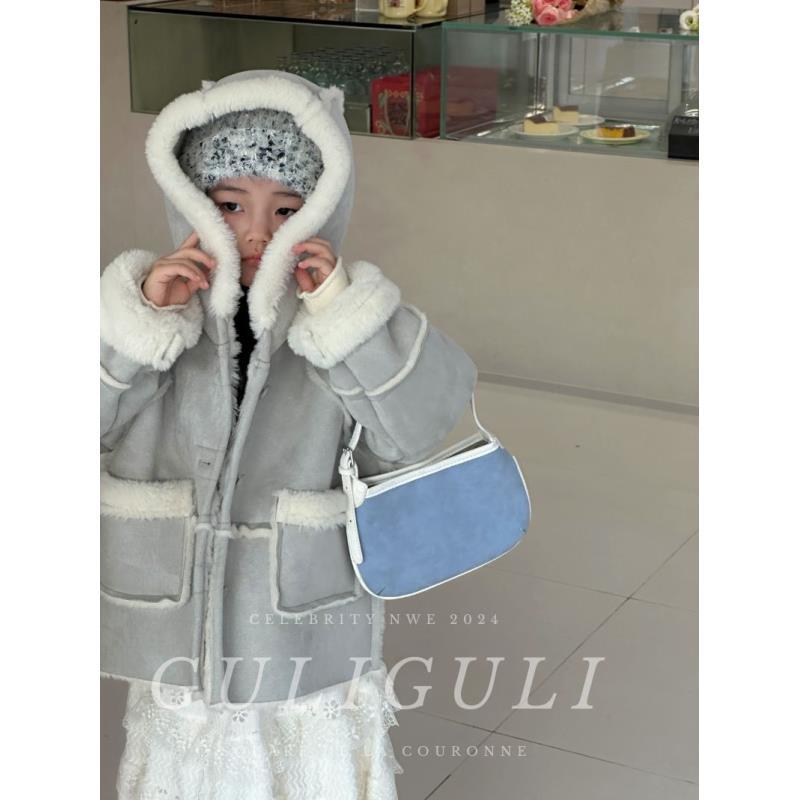 2025新款女宝冬季宽松舒适连帽外套韩版皮毛一体柔软气质大衣