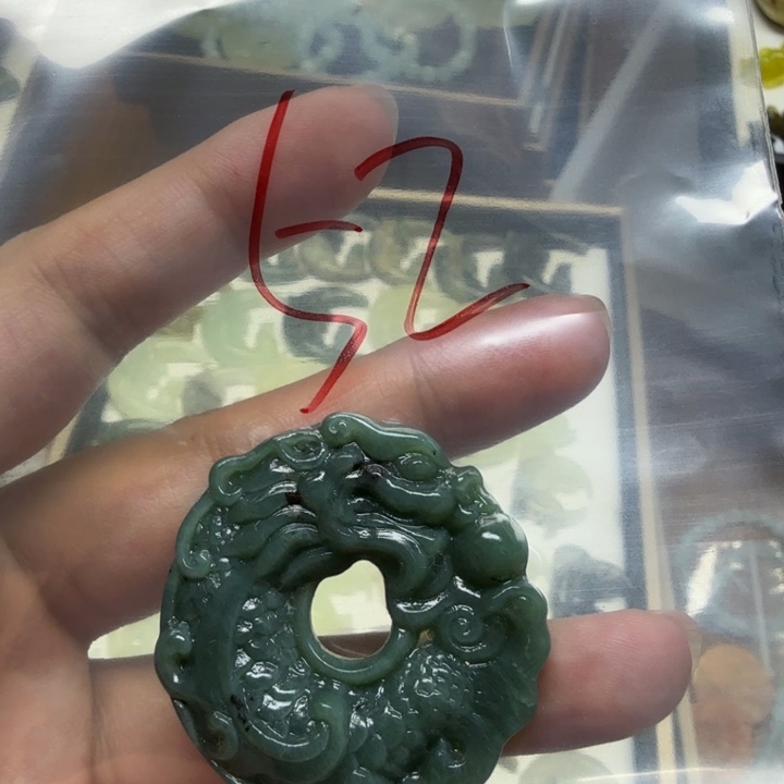 透闪石-蛇纹石玉吊坠未镶嵌