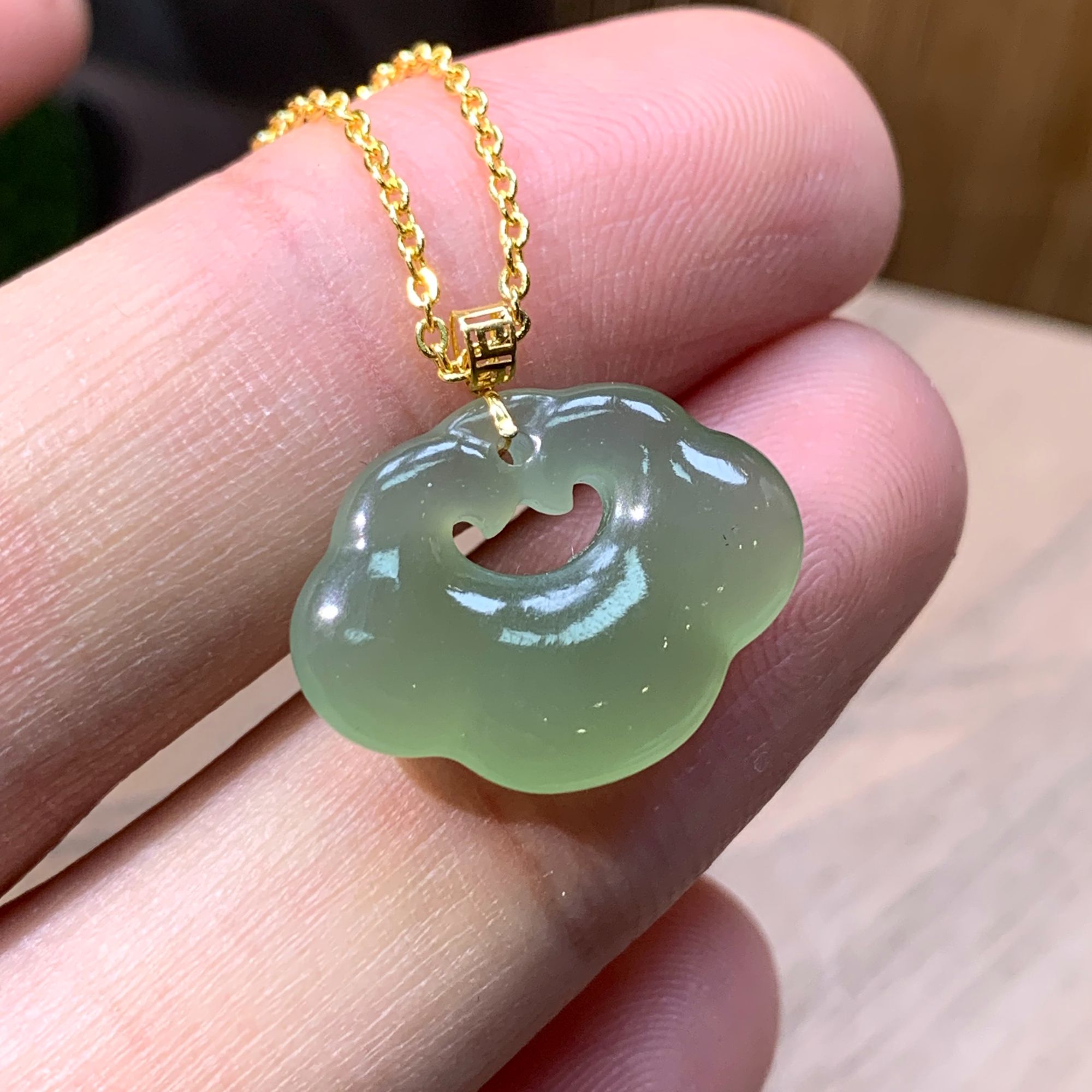 18K扣和田青海料如意锁吊坠-771
