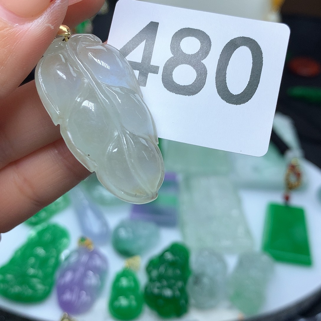 翡翠吊坠(赠链)未镶嵌