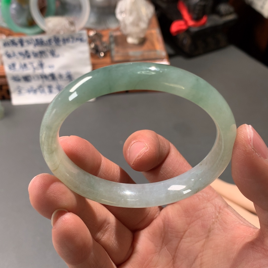 翡翠手镯未镶嵌55圈口