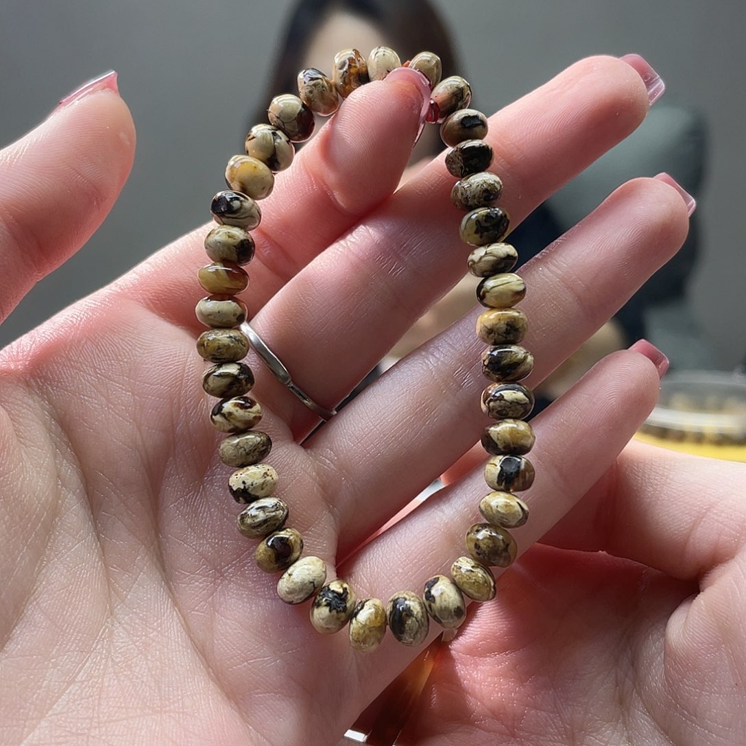 琥珀未镶嵌裸石抚顺琥珀6干白花