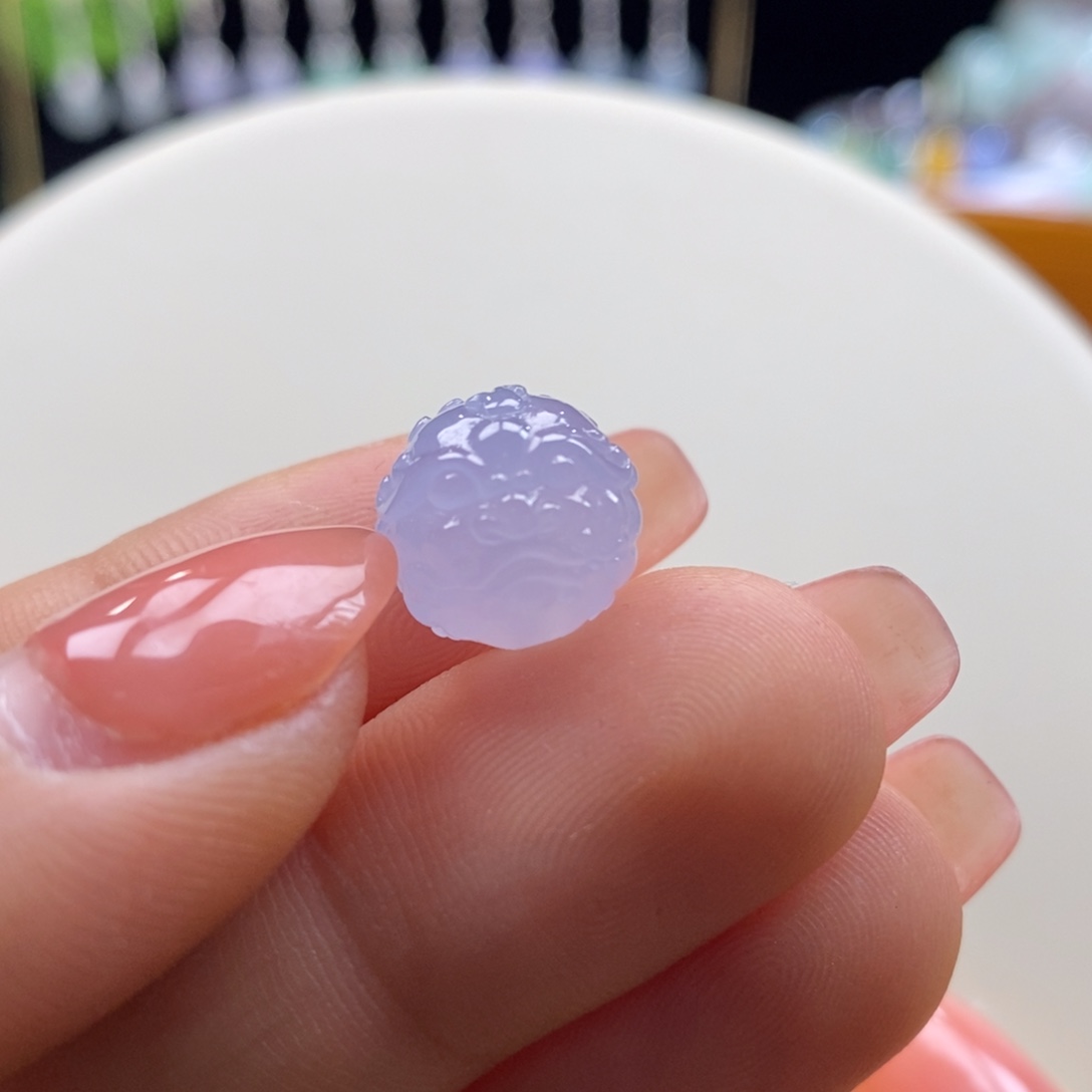 翡翠吊坠(不含链)未镶嵌翡翠雕刻狮子头圆珠