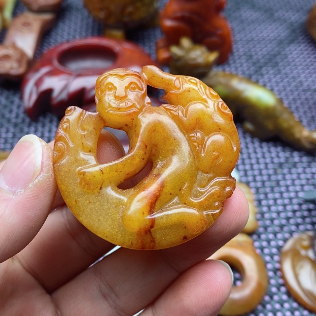 蛇纹石玉颈饰未镶嵌