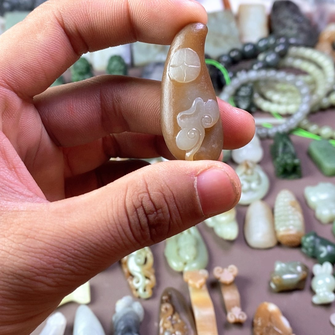 和田玉颈饰未镶嵌