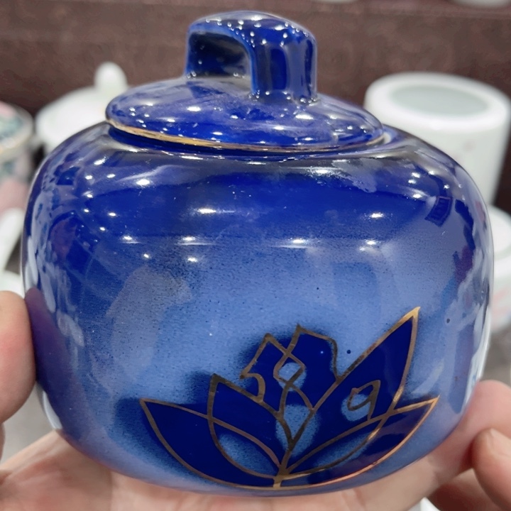 壶釉下五彩的瓷器和