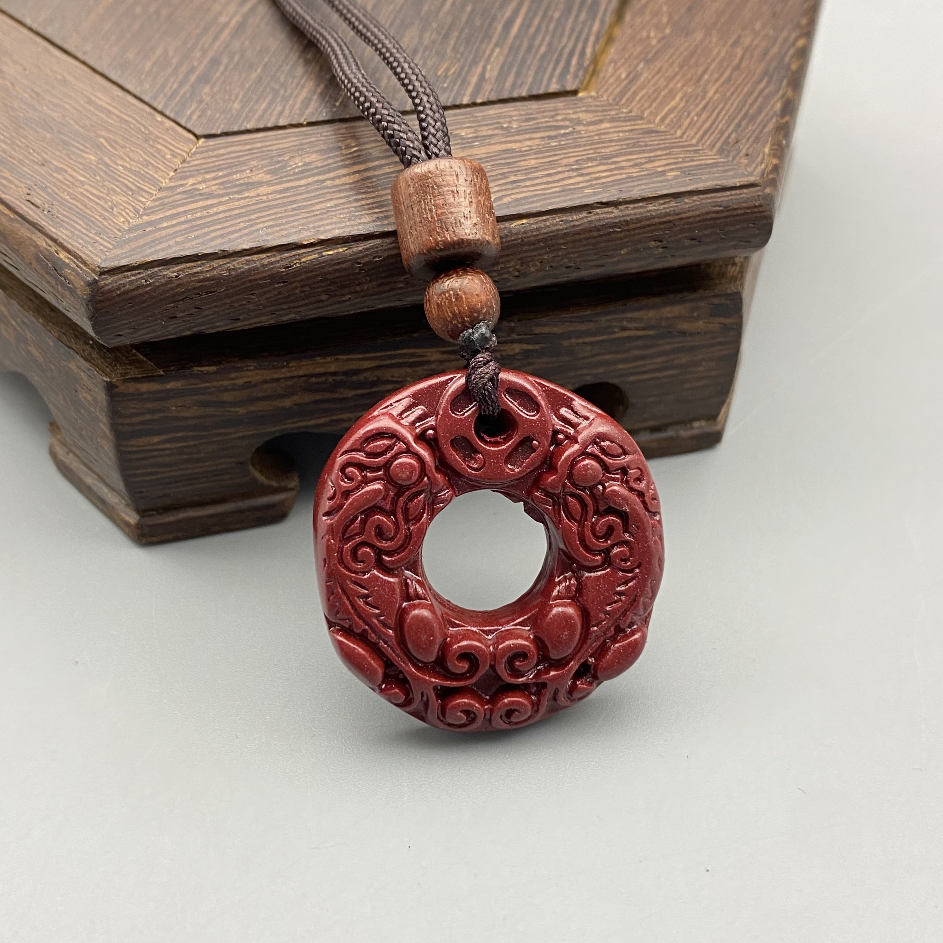 含辰砂工艺品XZ005-经典雕刻貔貅平安扣