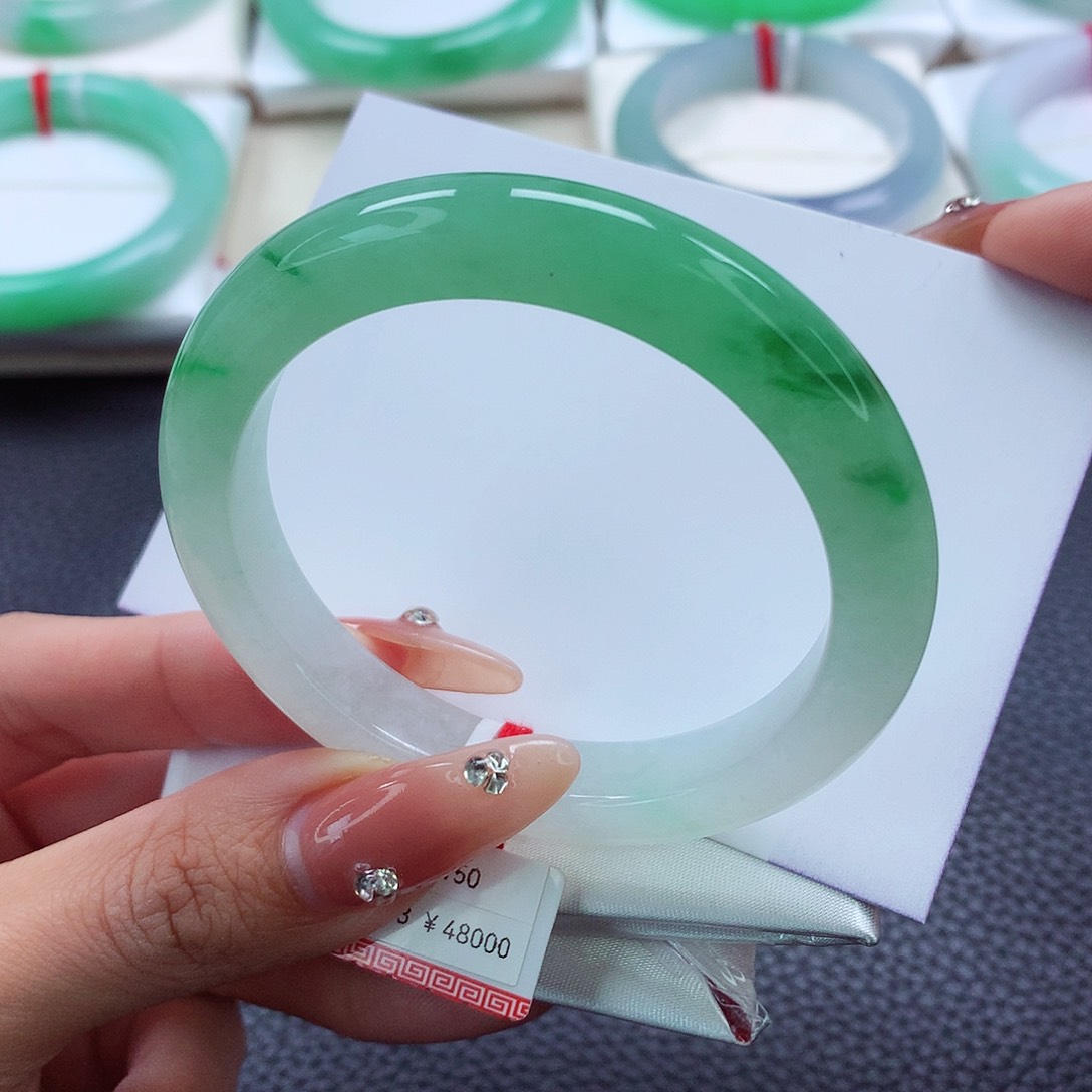 翡翠手镯未镶嵌52.53.54冰阳绿半山水 小圈特色毕业款