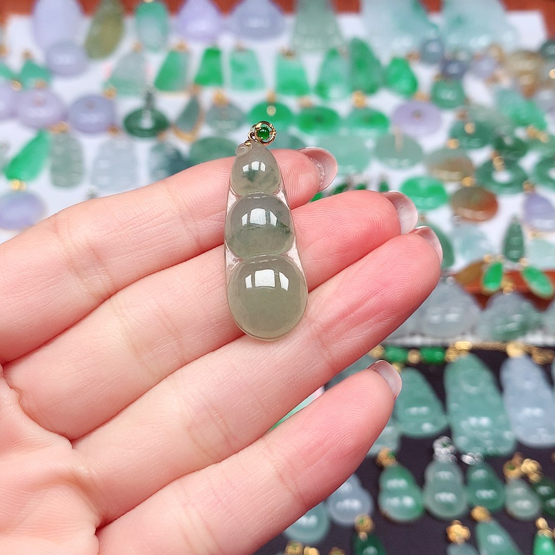 翡翠颈饰18K金镶嵌天然翡翠A货