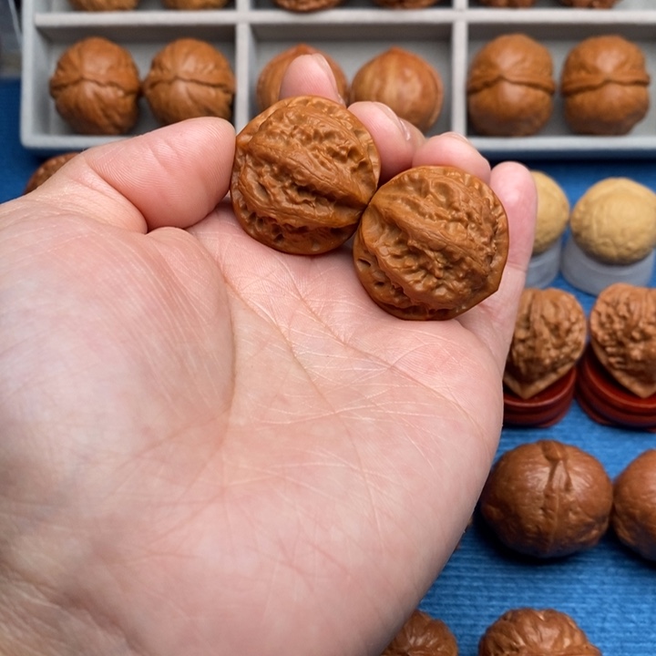 丰***材把件文玩核桃炽焰粗筋