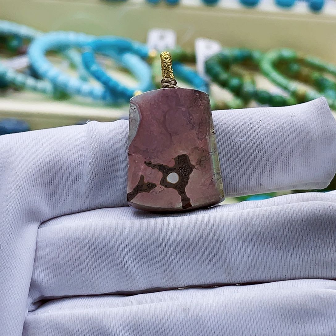 绿松石颈饰未镶嵌