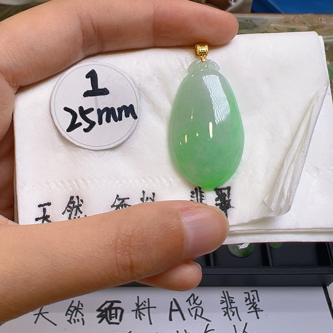 翡翠颈饰18K金镶嵌翡翠