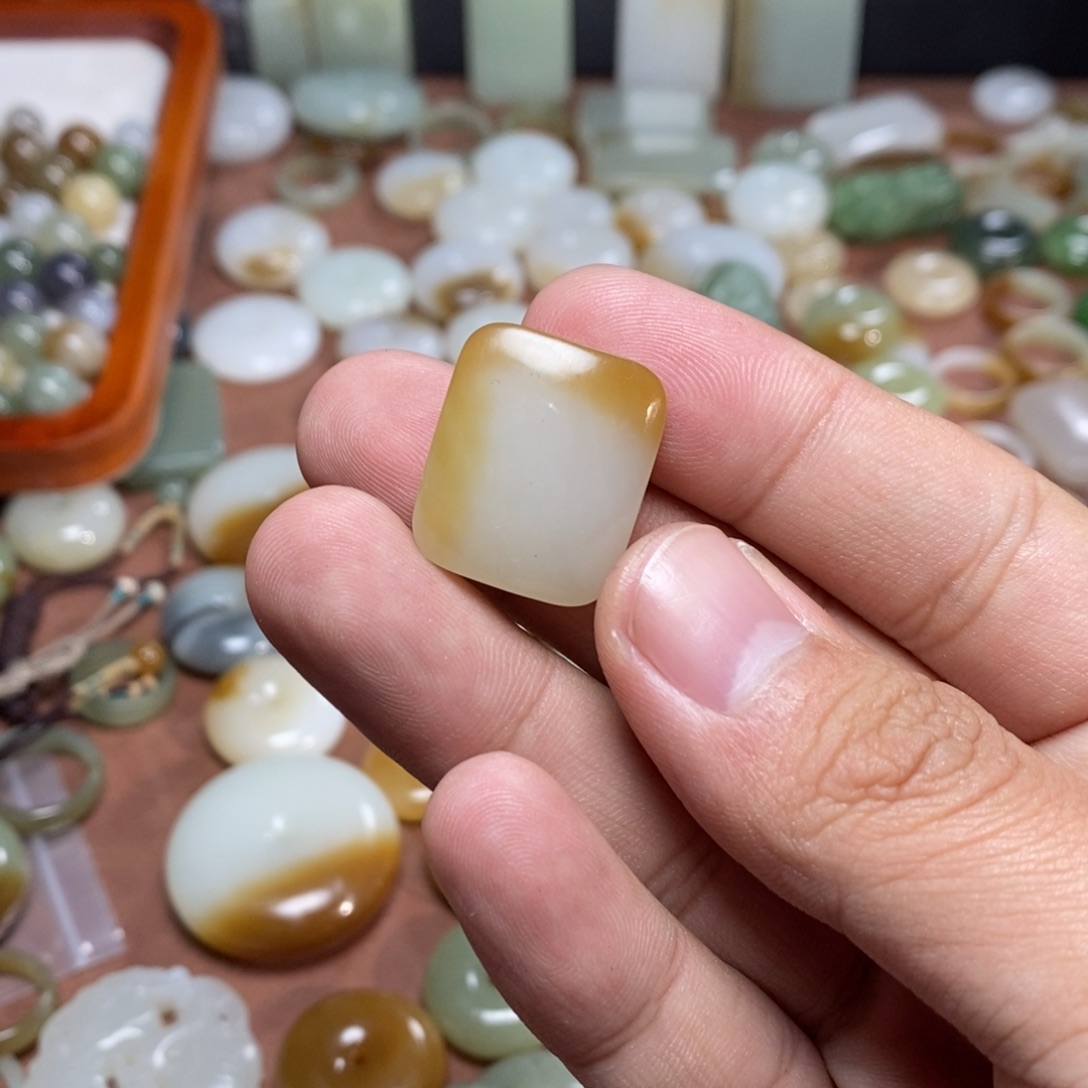 和田玉吊坠(不含链)未镶嵌白*
