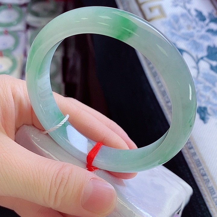 翡翠未镶嵌手镯57阳绿冰感好