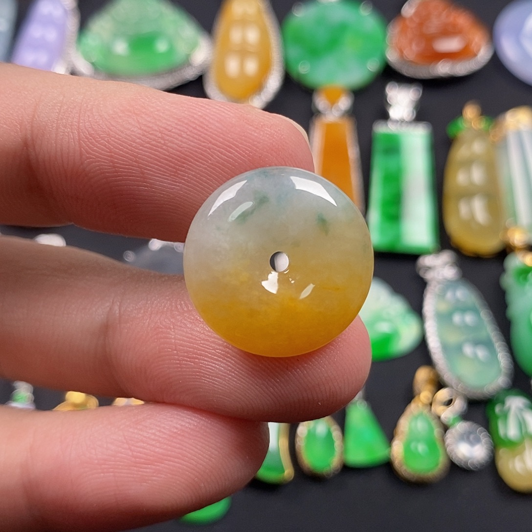 翡翠未镶嵌颈饰翡翠