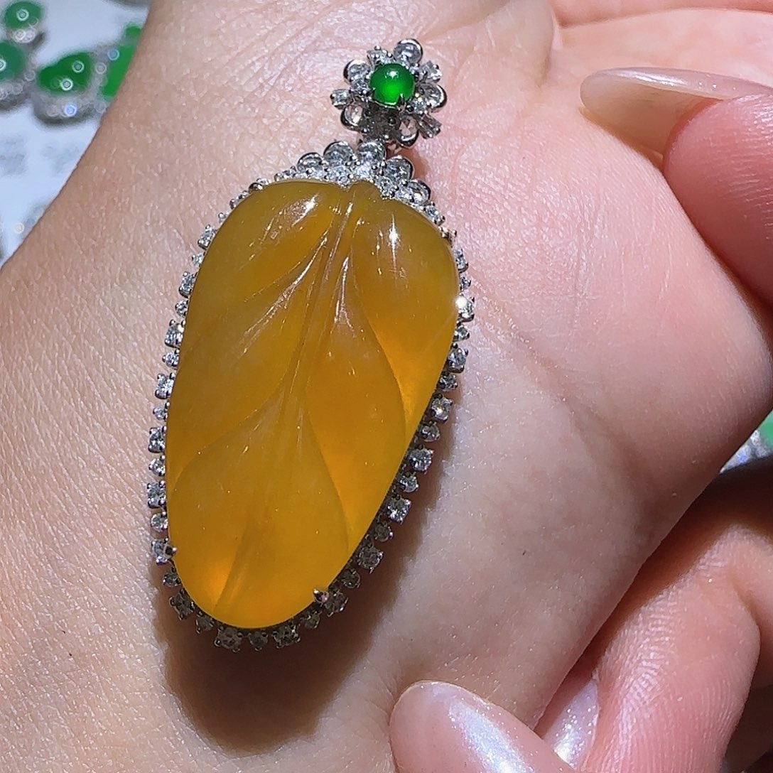 【闪购商品】颈饰18K金镶嵌翡翠天然