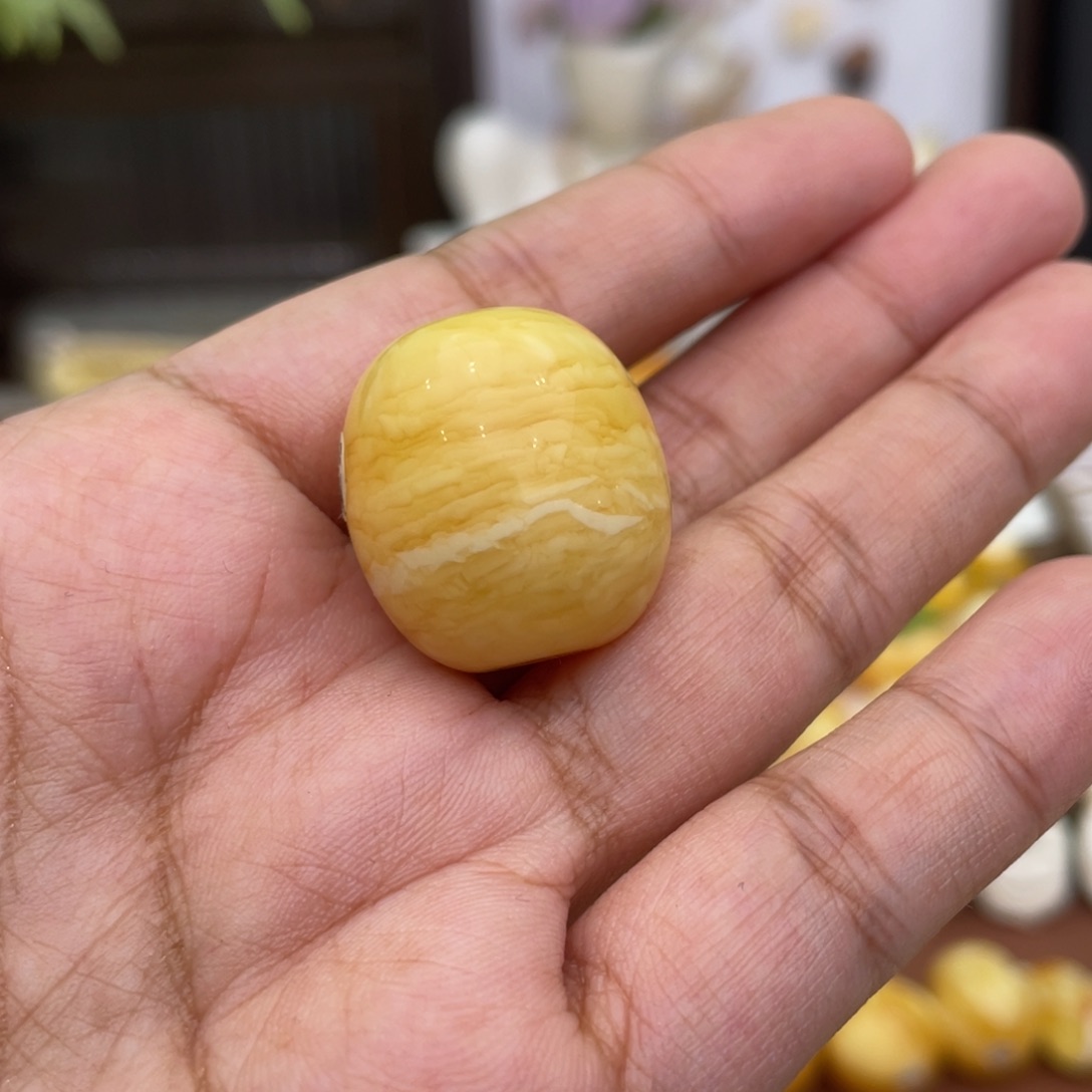 琥珀未镶嵌颈饰焦皮浓蜡白花虎皮纹枣桶珠NB001