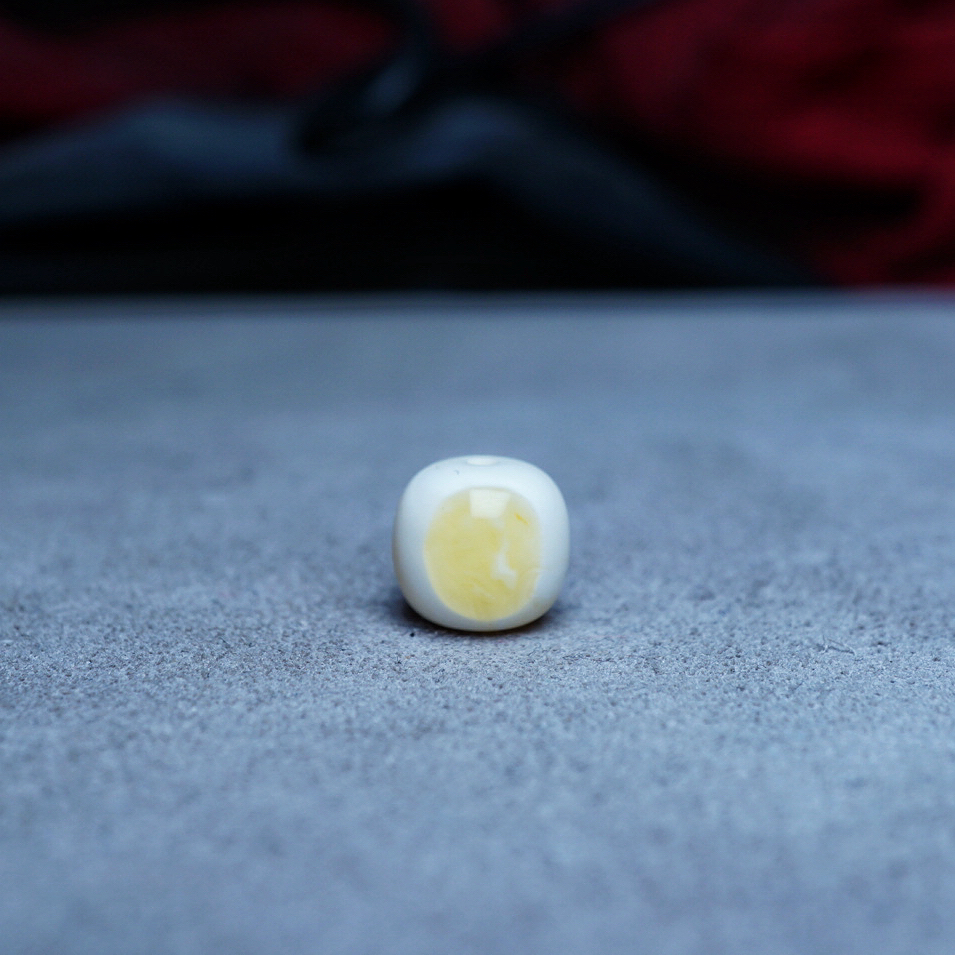 【段掌柜·10.0mm×9.2mm天眼妖花金瓷白款】天然原矿琥珀蜜蜡老型珠