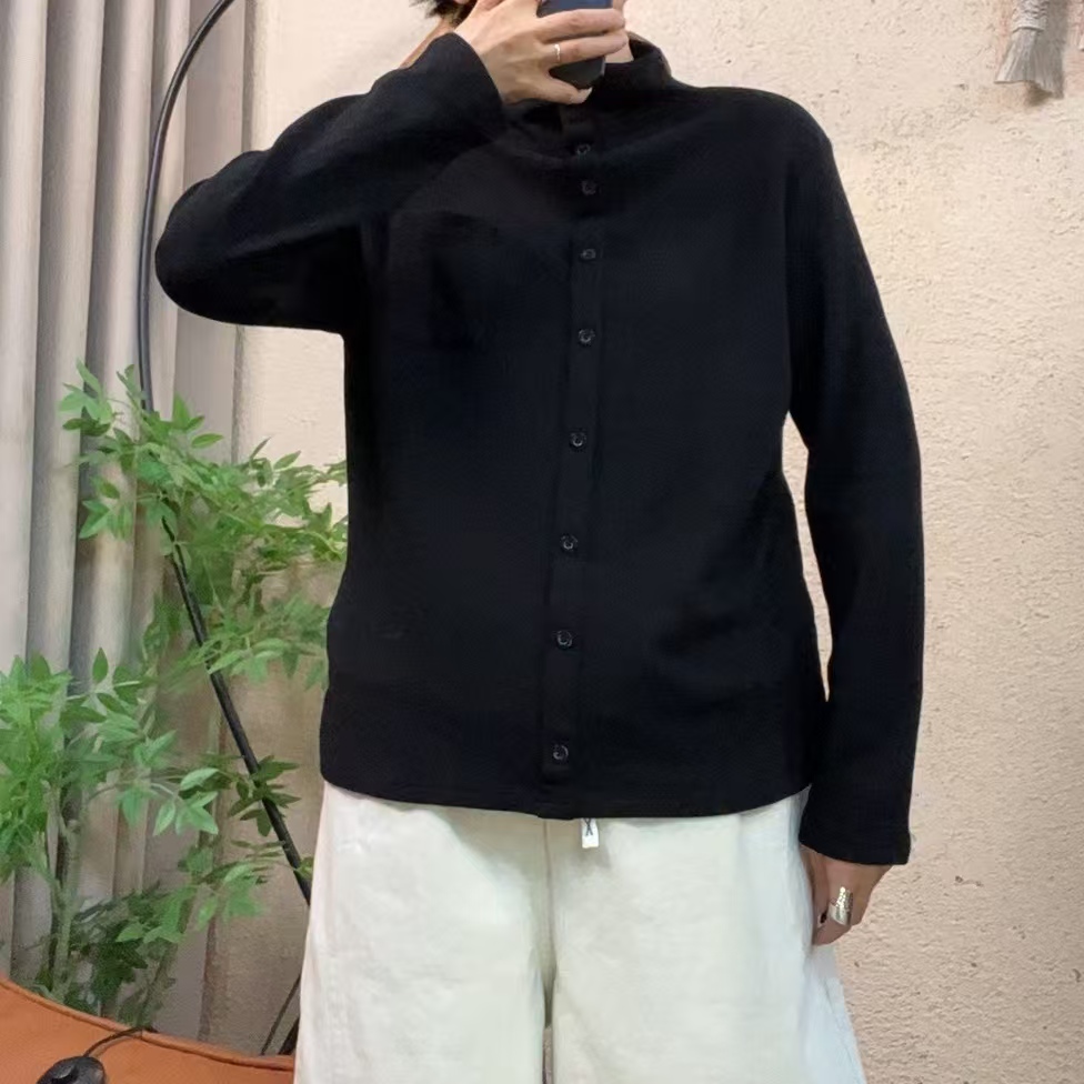 啵啵CM6620小口袋前面排扣寸领高棉弹打底衫