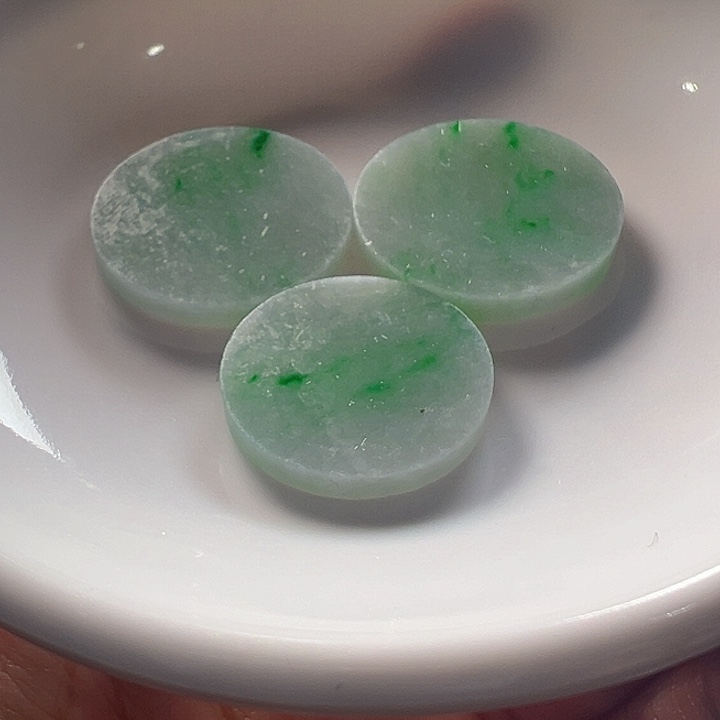 定制翡翠未镶嵌翡翠平扣飘绿花