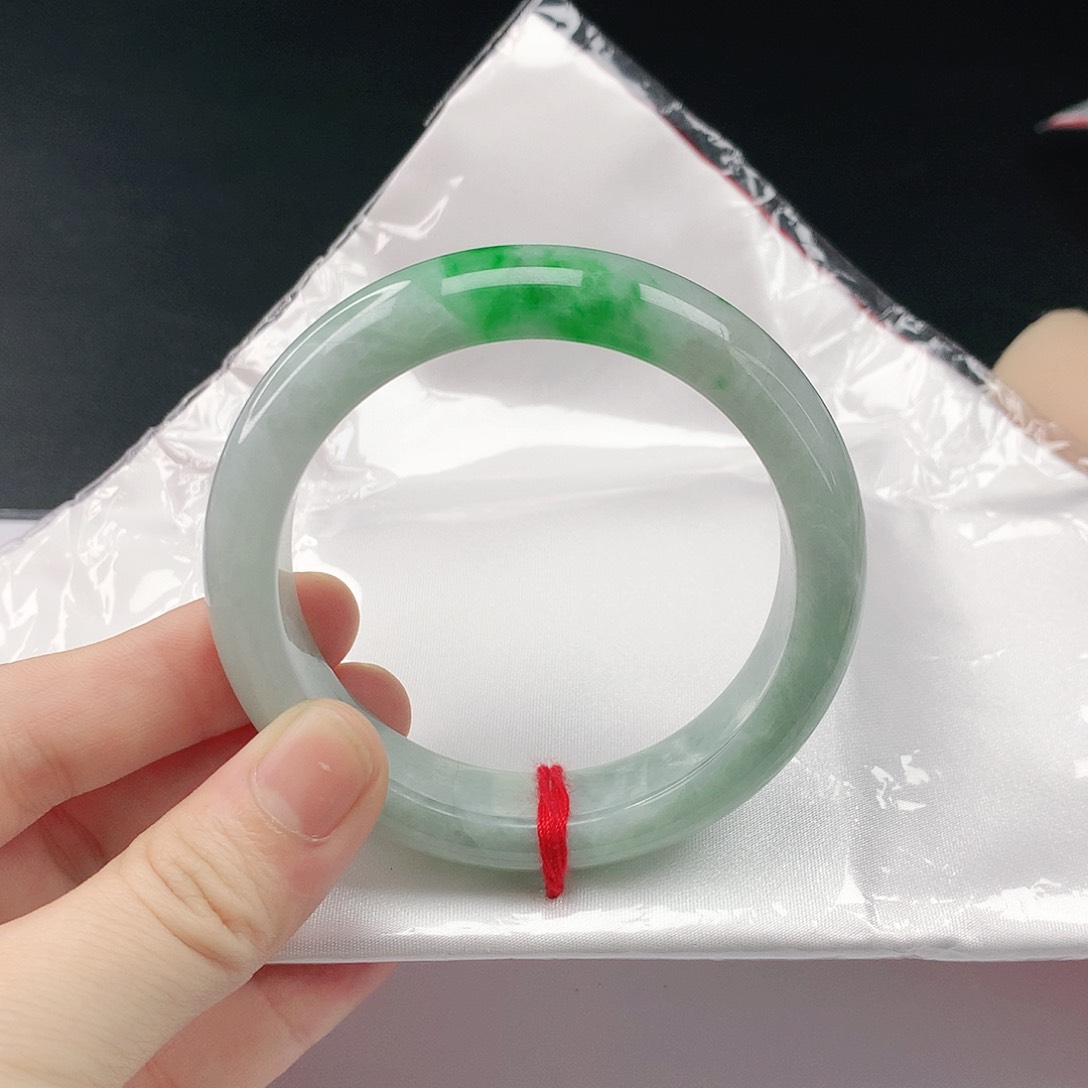 翡翠手镯未镶嵌翡翠122