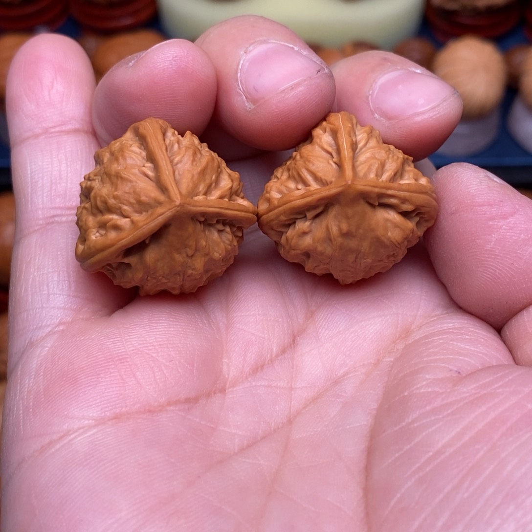 文玩核桃把件手捻人丁兴旺