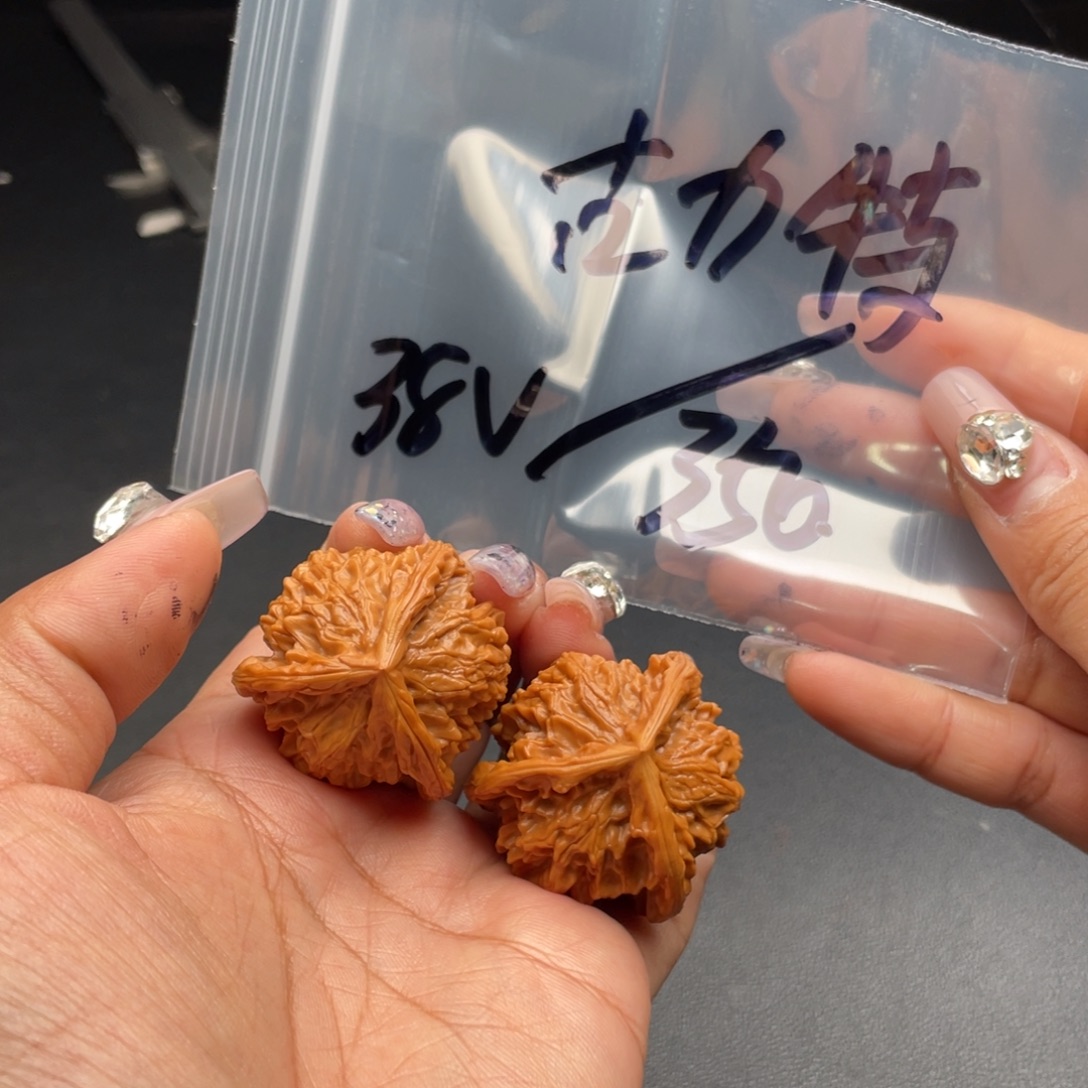 古***特把件文玩核桃38尺寸盘山三棱