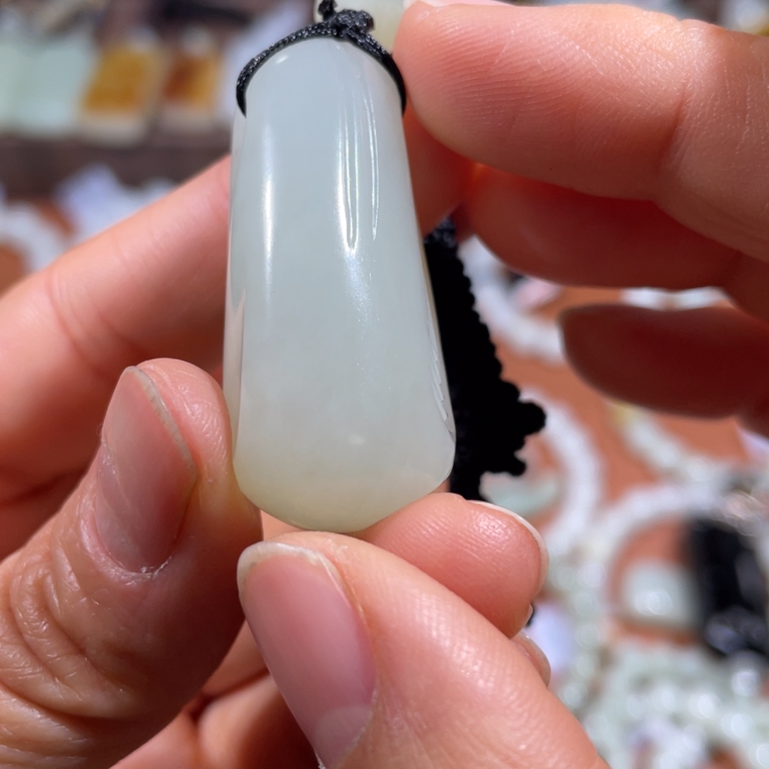 和田玉（糖玉）未镶嵌颈饰