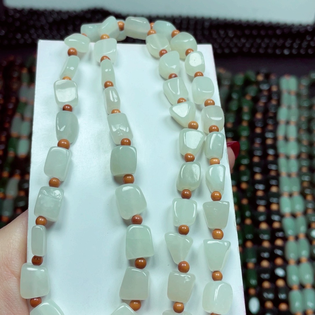 和田玉颈饰未镶嵌