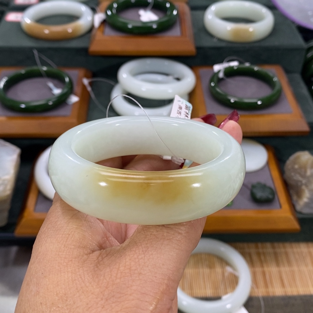 和田玉手镯未镶嵌