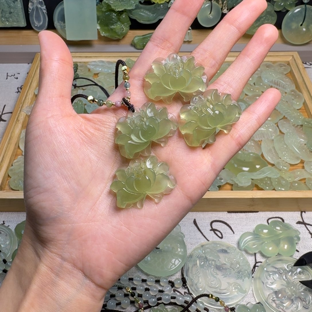 蛇纹石玉颈饰未镶嵌