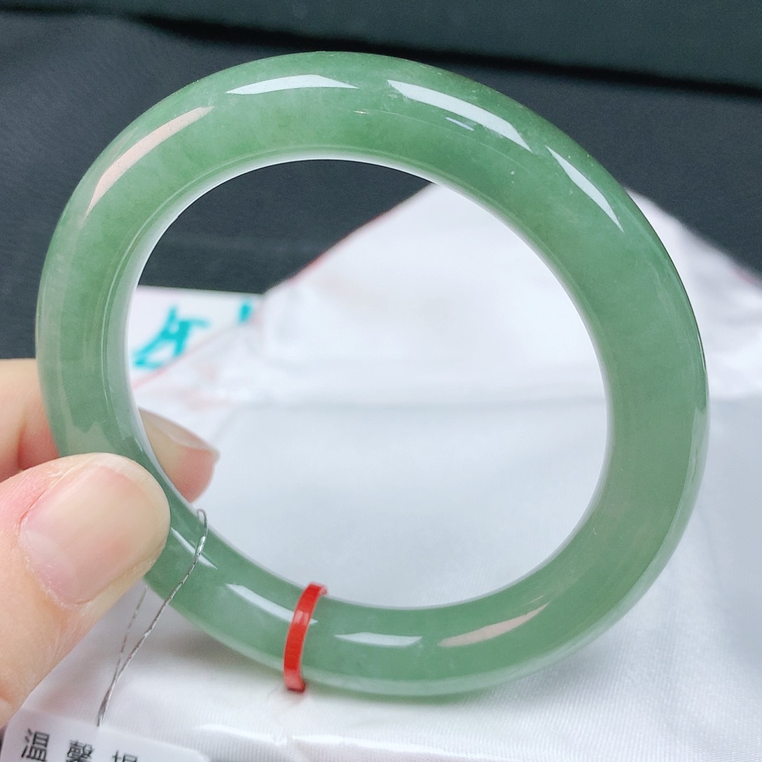 翡翠手镯未镶嵌52圆