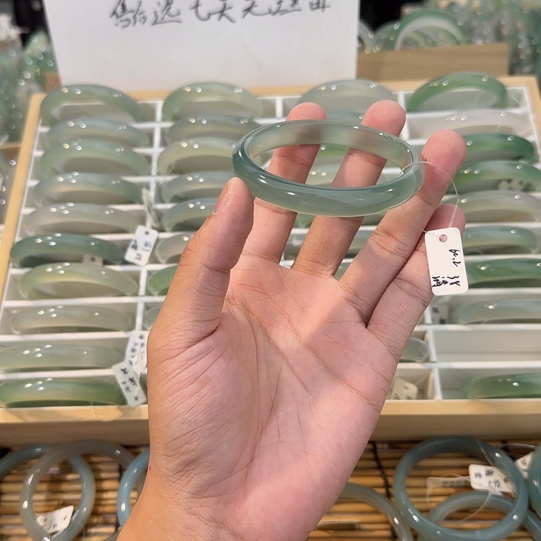 玛瑙/玉髓未镶嵌手镯圈口60.2