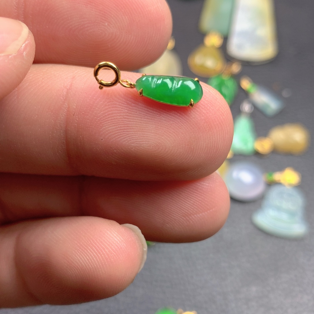 【闪购商品】颈饰18K金镶嵌翡翠不****财翡翠