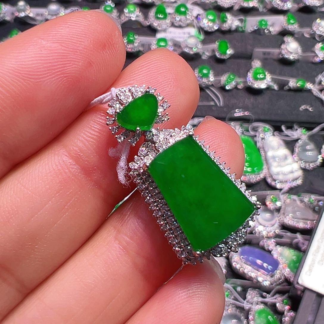 翡翠吊坠(不含链)18K金镶嵌翡翠