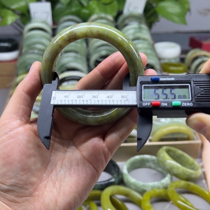 蛇纹石玉未镶嵌手镯36