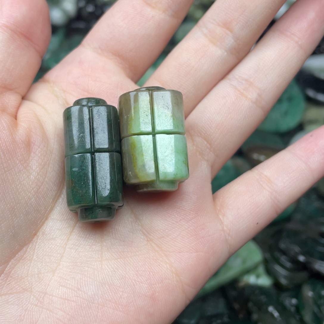 独山玉未镶嵌颈饰喝****肉