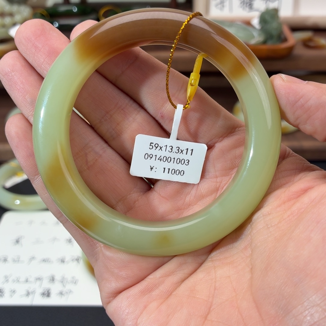 建***说和田玉（糖玉）未镶嵌手镯