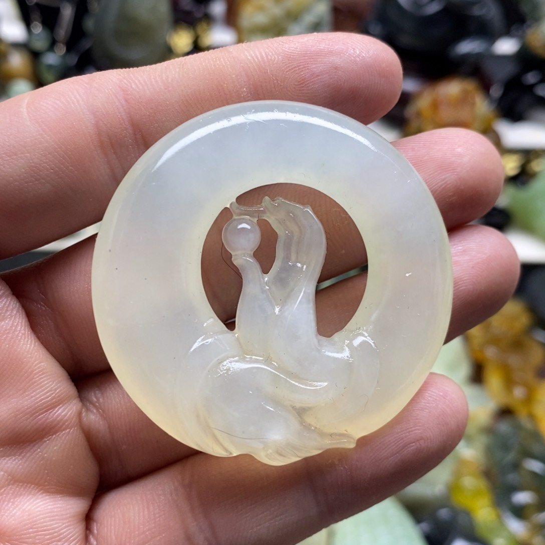 岫玉掌上明珠吊坠未镶嵌