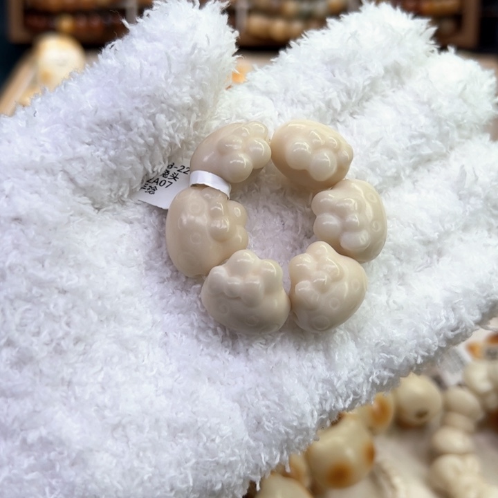 白玉菩提把件79 象牙果原果雕刻蝴蝶结兔头手捻