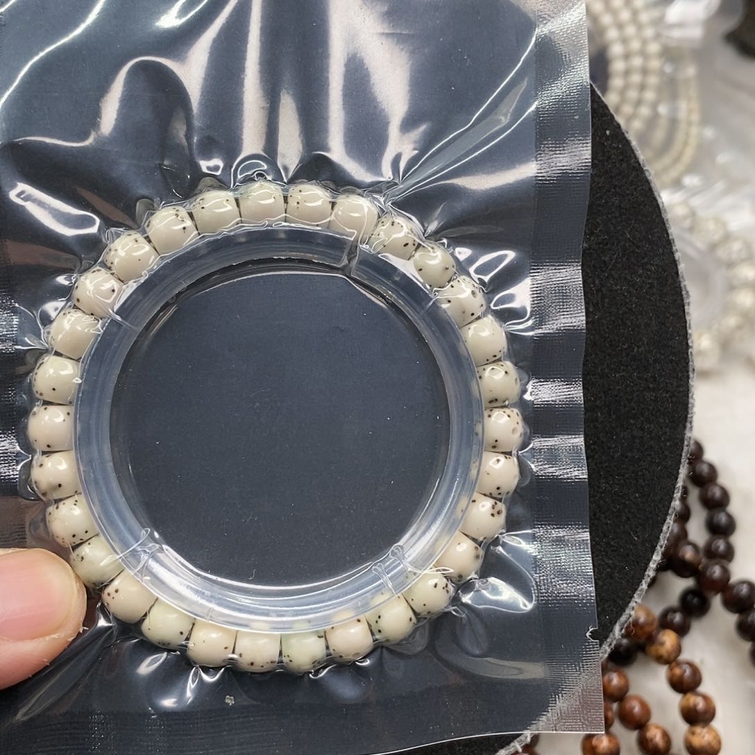 星月菩提吊坠半壁留白，绿包白