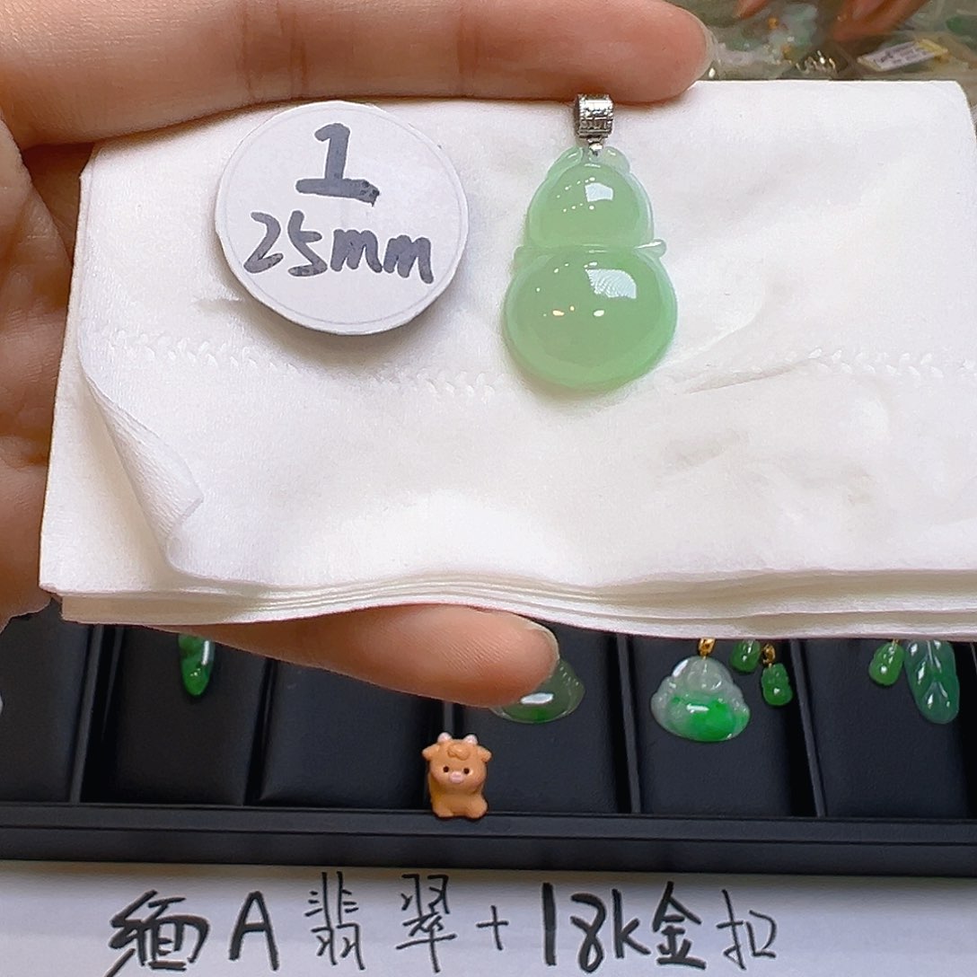 翡翠颈饰18K金镶嵌翡翠