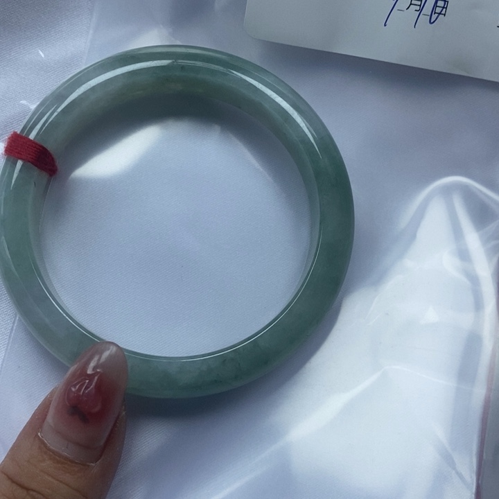 翡翠手镯未镶嵌敏**人