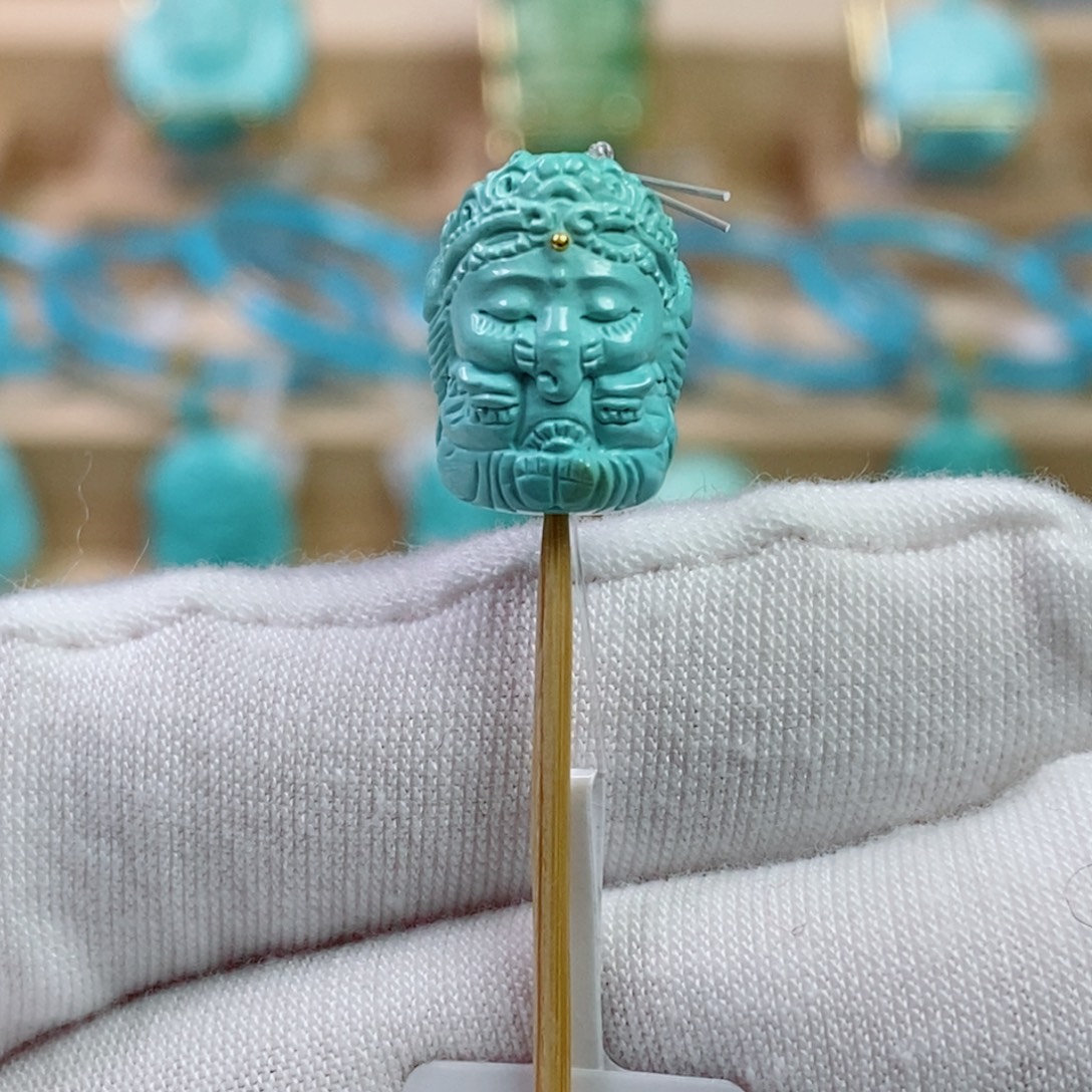 绿松石未镶嵌珠宝奇石