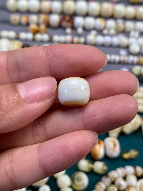天然原矿蜜蜡瓷芯特色老型13*11.7mm（误差0.1mm）