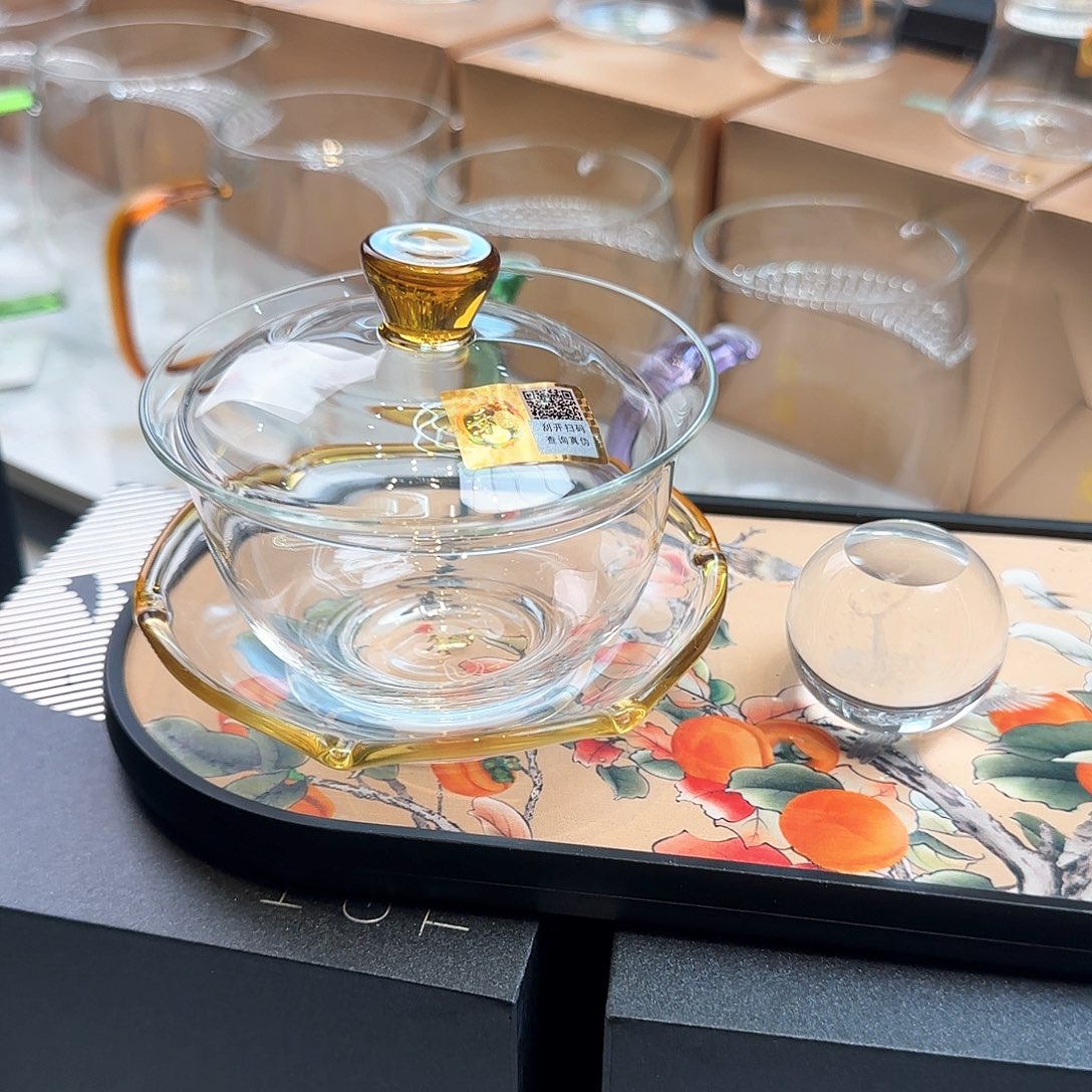 禾器浅黄色沁莲盖碗加盖置