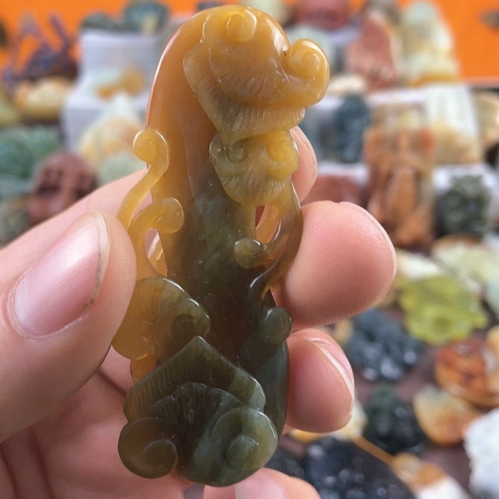 蛇纹石玉颈饰未镶嵌