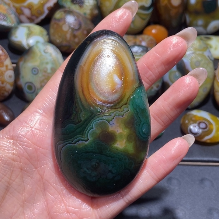 【闪购商品】未镶嵌玛瑙/玉髓珠宝奇石皇**岸