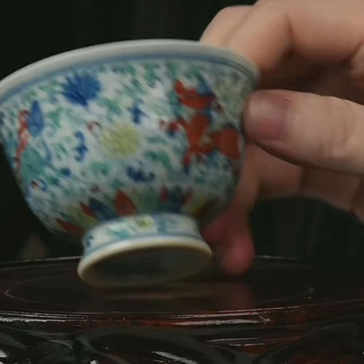 M斗彩缠枝天马瑞兽纹高足杯